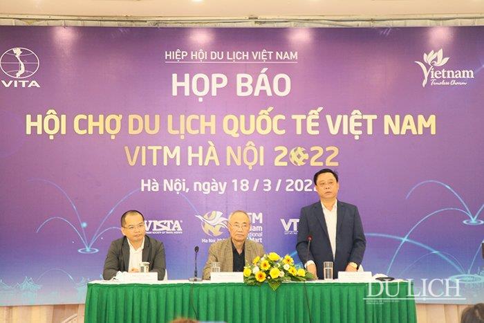 Phó Tổng cục trưởng TCDL Phạm Văn Thủy phát biểu tại họp báo